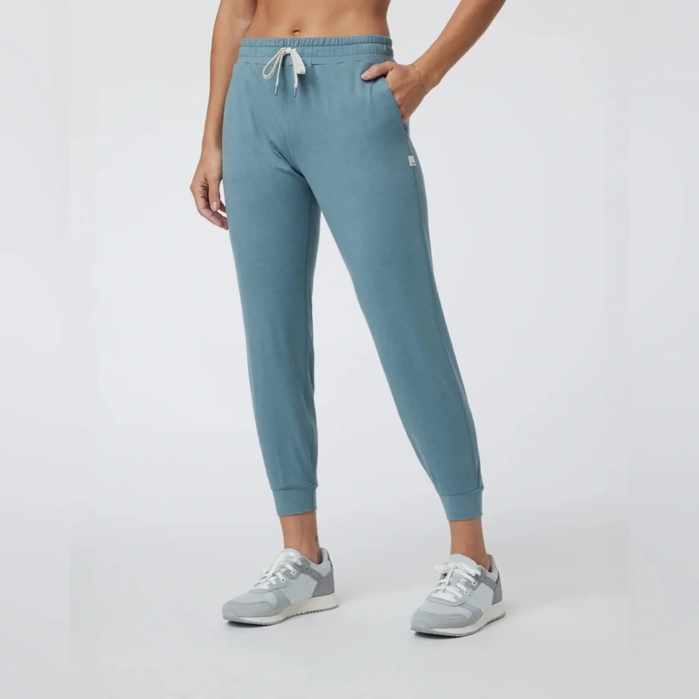 VUORI WOMEN'S DAYDREAM CREW AND JOGGER SET SMOKE BLUE SMALL - Picture 11 of 16